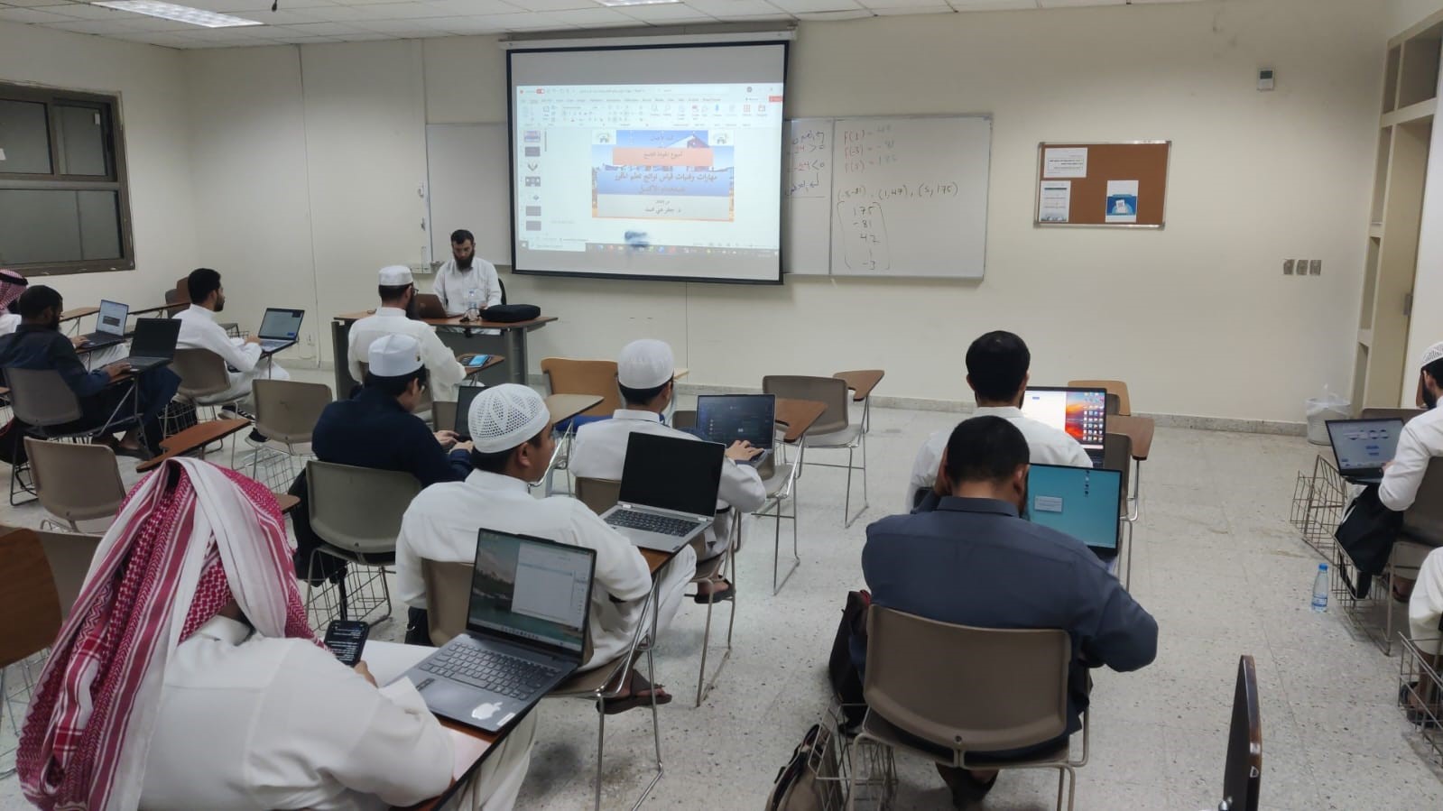  ضمن فعاليات أسبوع الجودة التاسع كلية الأعمال تقيم دورة تدريبية بعنوان: (مهارات قياس نواتج التعلم للمقرر بإستخدام الاكسل ) 